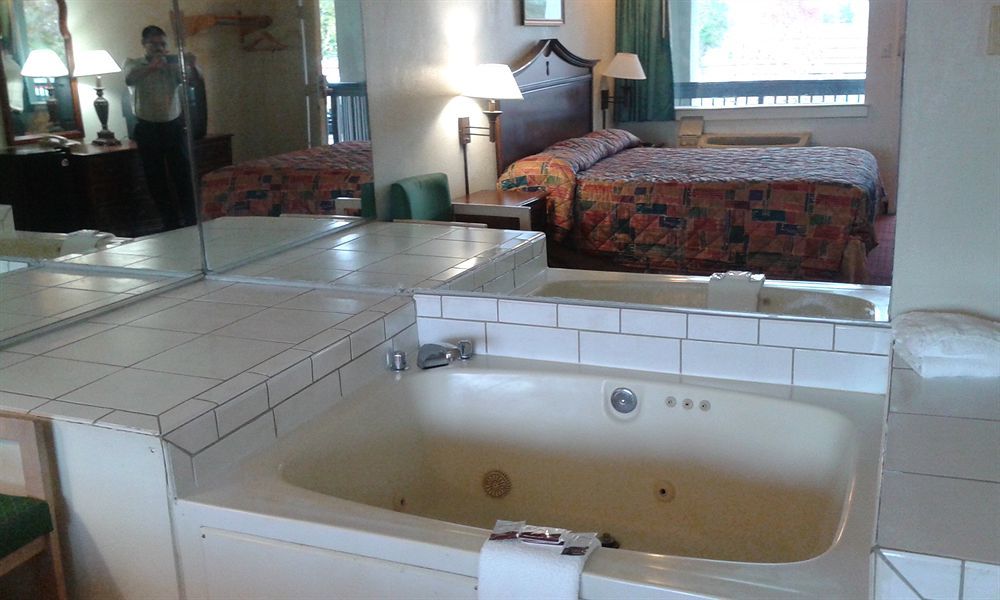 Key West Inn - Newport News Zewnętrze zdjęcie