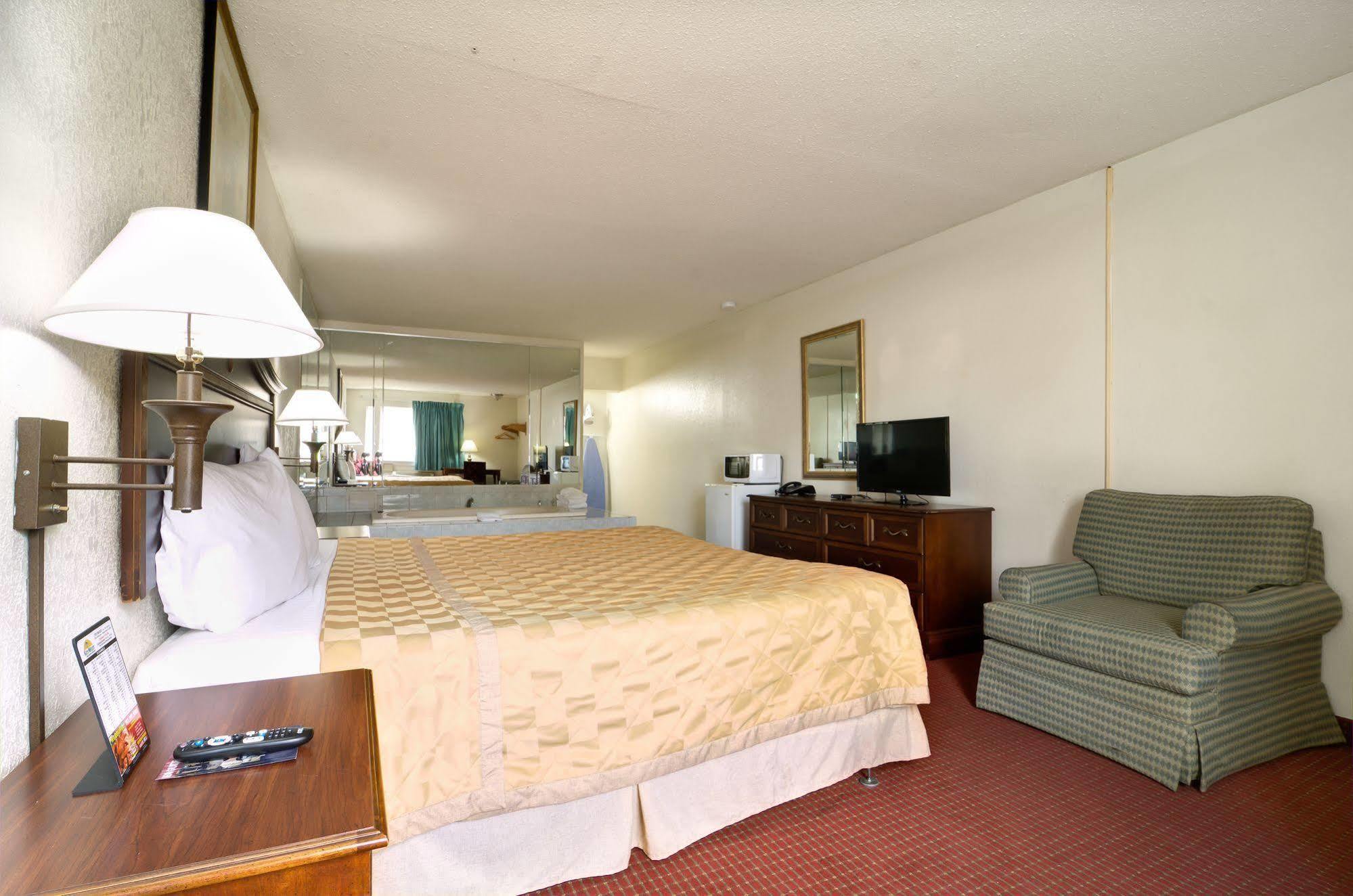 Key West Inn - Newport News Zewnętrze zdjęcie